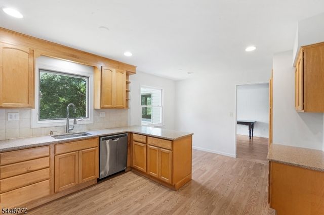 8 Patriot Rd, Peapack Gladstone Boro, NJ 07934