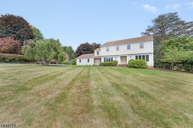 8 Patriot Rd, Peapack Gladstone Boro, NJ 07934