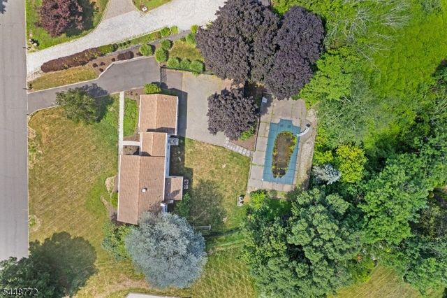 8 Patriot Rd, Peapack Gladstone Boro, NJ 07934