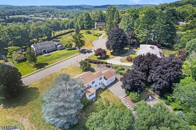 8 Patriot Rd, Peapack Gladstone Boro, NJ 07934