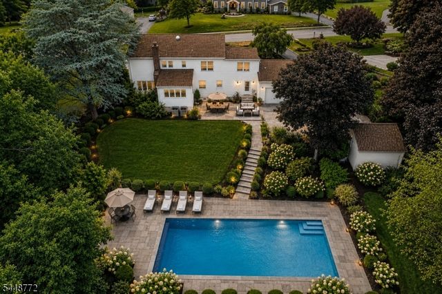 8 Patriot Rd, Peapack Gladstone Boro, NJ 07934