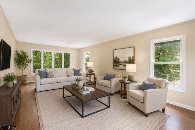 8 Patriot Rd, Peapack Gladstone Boro, NJ 07934