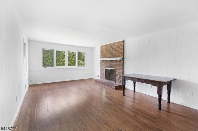 8 Patriot Rd, Peapack Gladstone Boro, NJ 07934