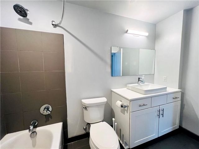 212 45th St 2D, Lawrenceville, PA 15201