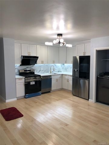 25-28 120th Street C2B, Flushing, NY 11354