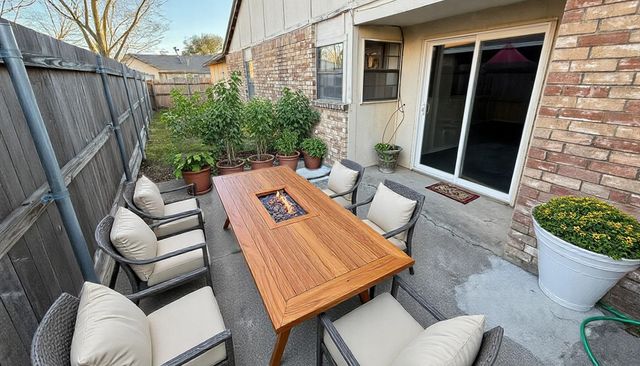 409-411 Dollins Street, Cedar Hill, TX 75104