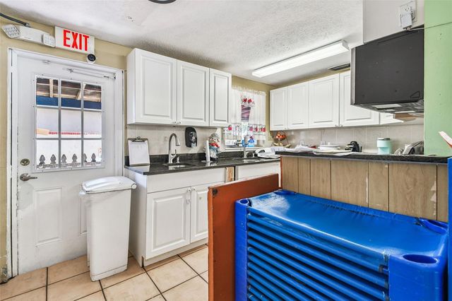 9912 N MYRTLE STREET, Tampa, FL 33617