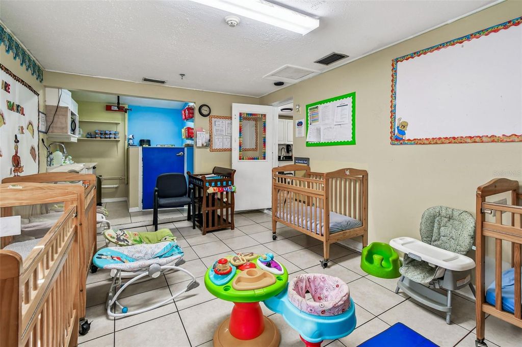 Image 17 of property listing at 9912 N MYRTLE STREET, Tampa, FL 33617