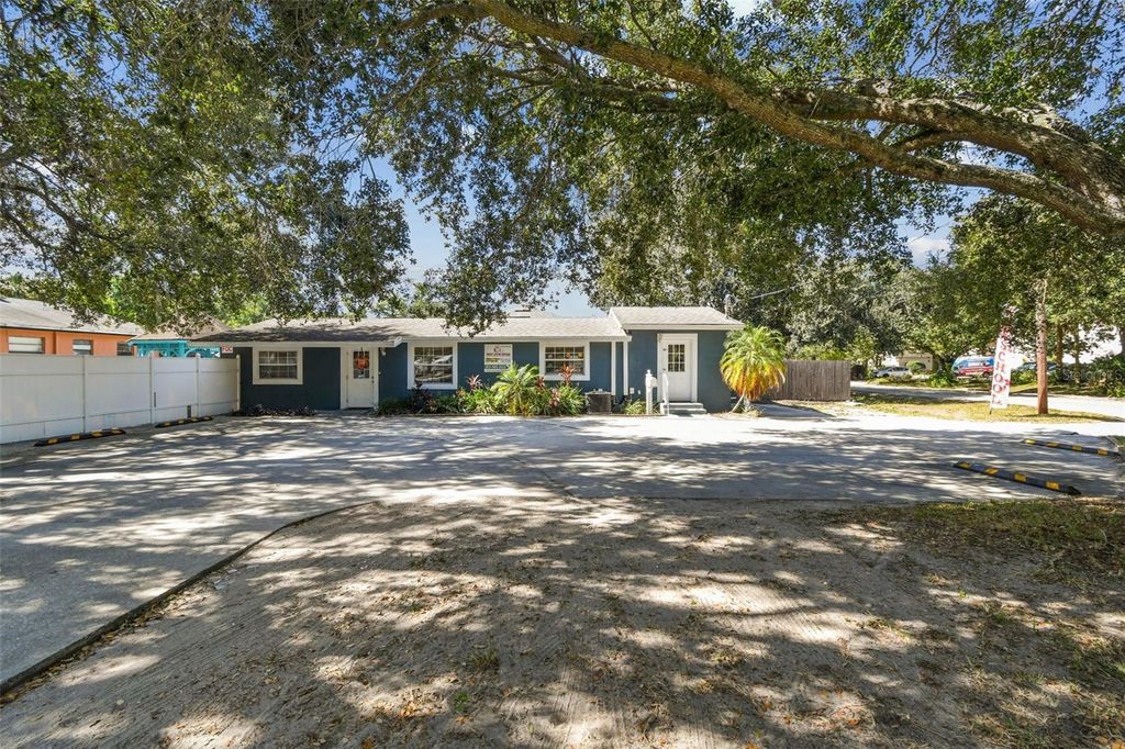 Image 3 of property listing at 9912 N MYRTLE STREET, Tampa, FL 33617