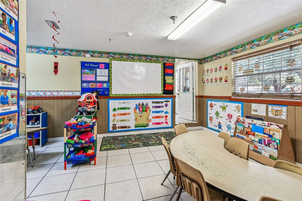 Image 24 of property listing at 9912 N MYRTLE STREET, Tampa, FL 33617