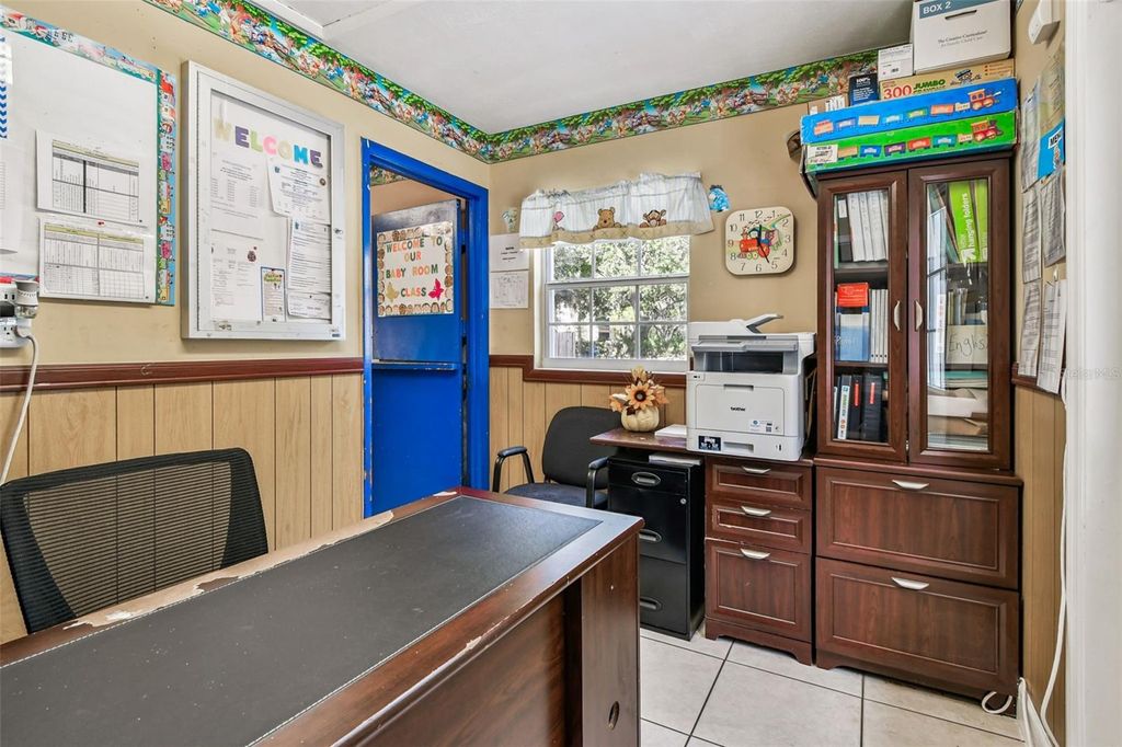 Image 26 of property listing at 9912 N MYRTLE STREET, Tampa, FL 33617