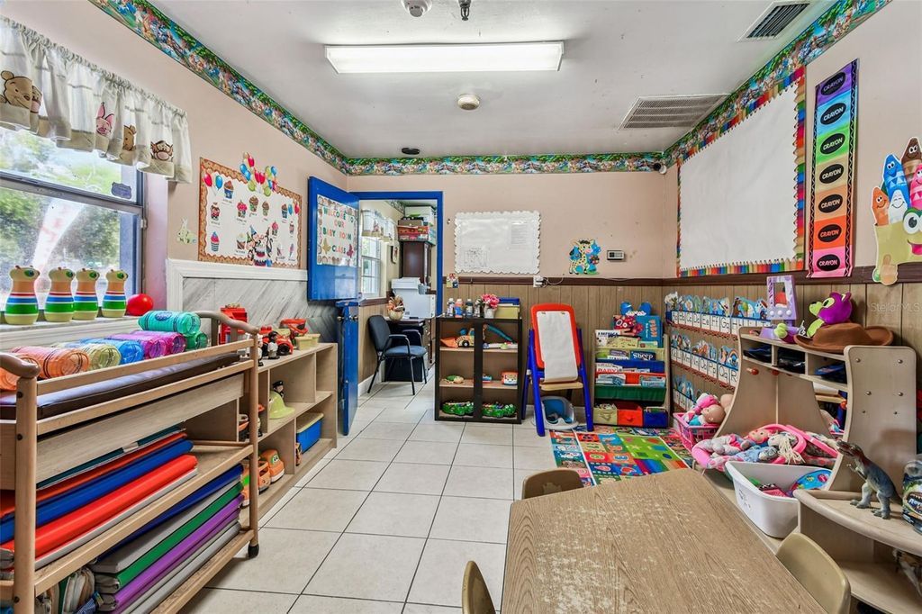 Image 30 of property listing at 9912 N MYRTLE STREET, Tampa, FL 33617