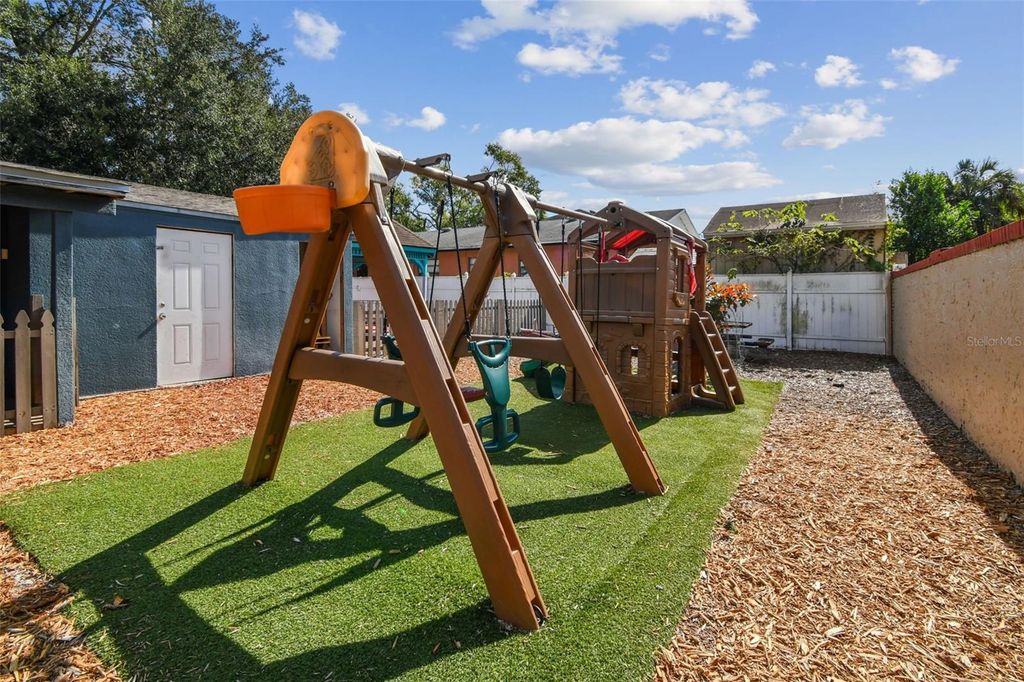 Image 42 of property listing at 9912 N MYRTLE STREET, Tampa, FL 33617