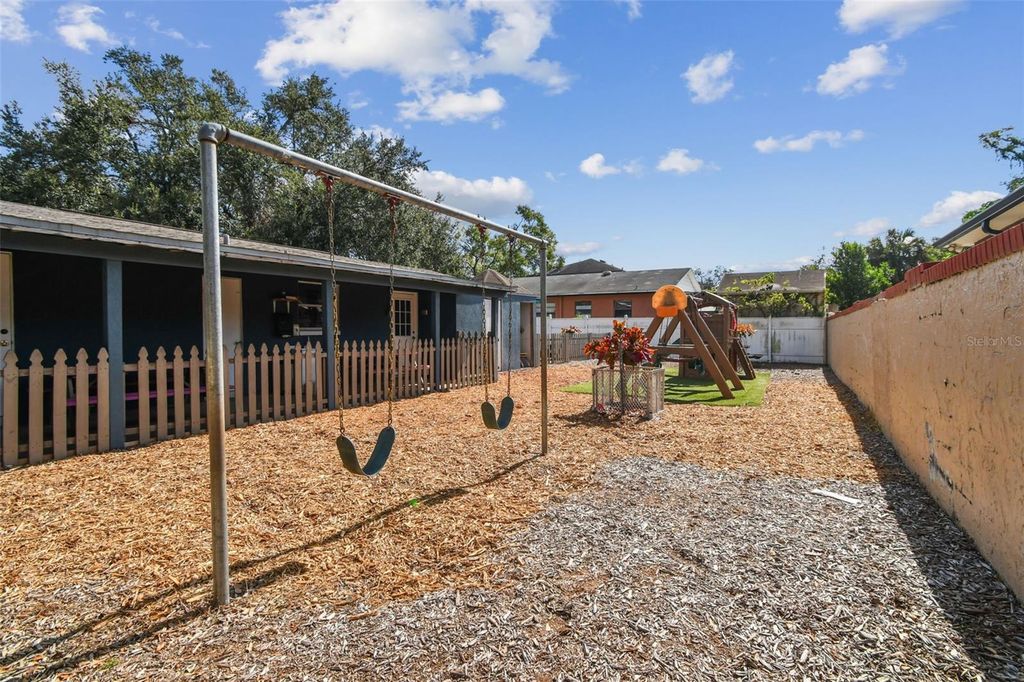 Image 43 of property listing at 9912 N MYRTLE STREET, Tampa, FL 33617