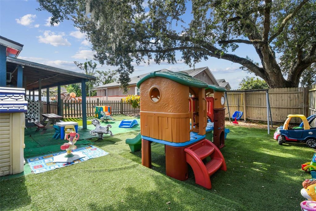 Image 47 of property listing at 9912 N MYRTLE STREET, Tampa, FL 33617