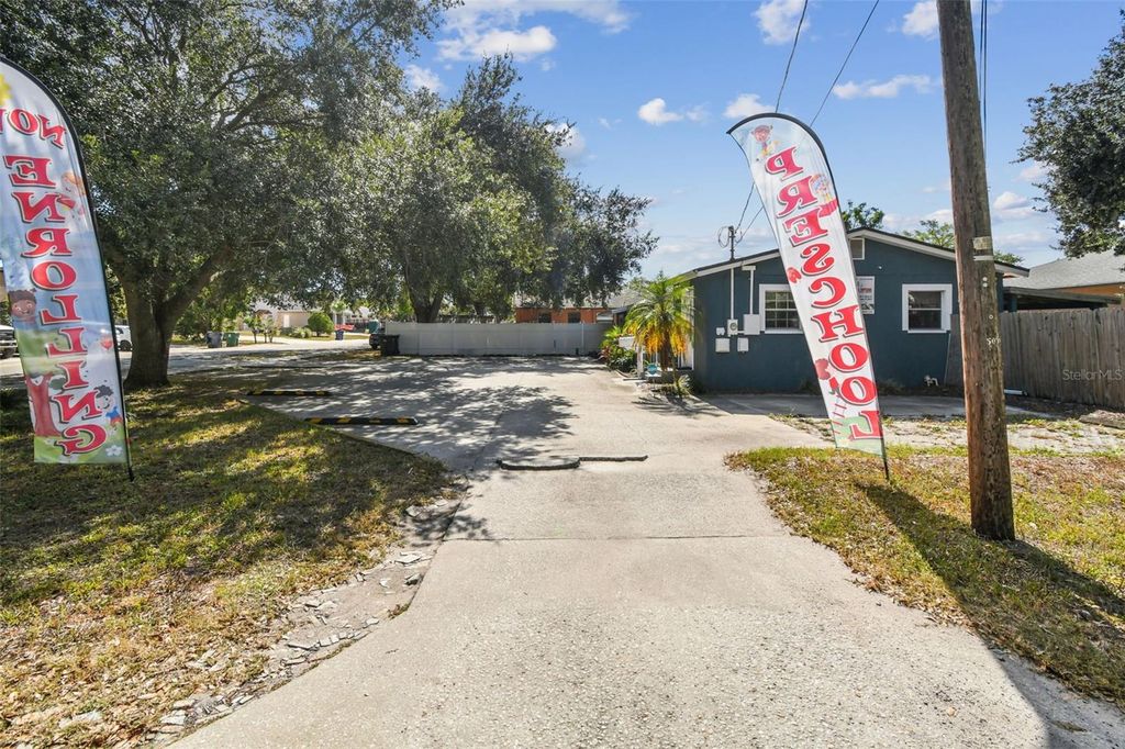 Image 6 of property listing at 9912 N MYRTLE STREET, Tampa, FL 33617