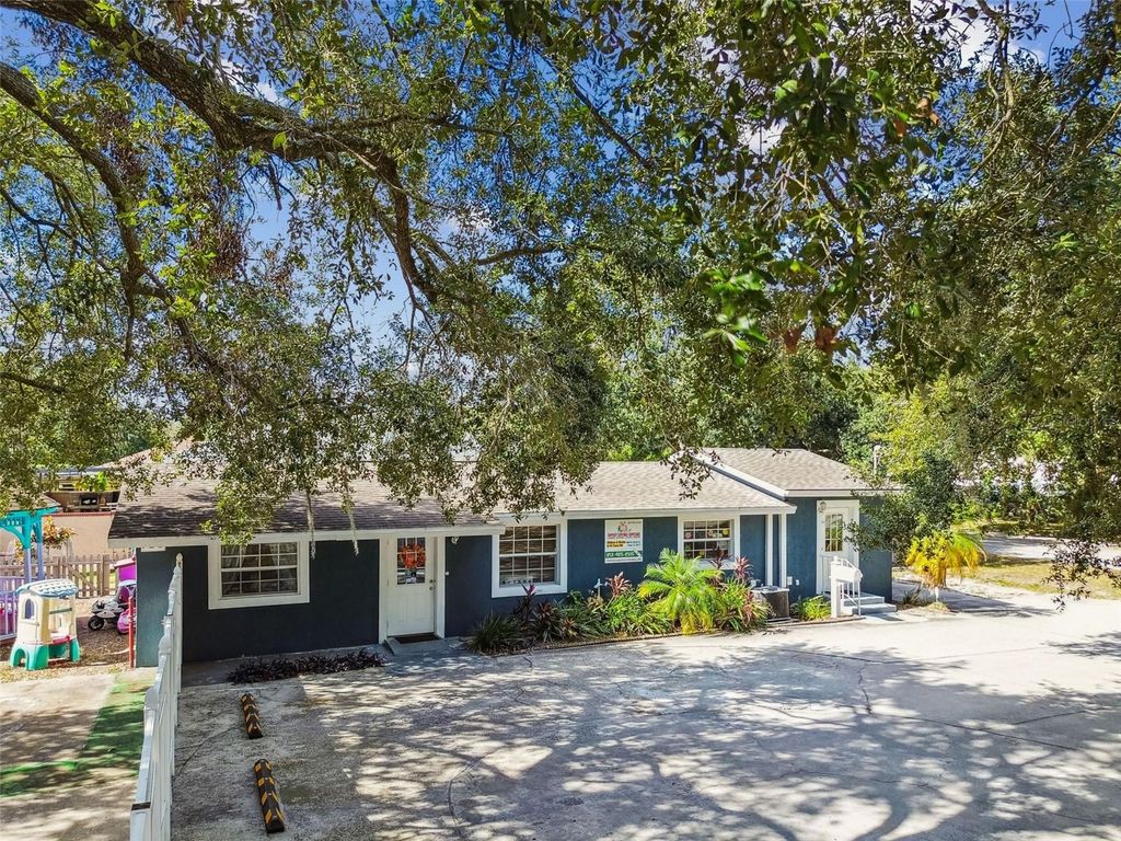 Image 53 of property listing at 9912 N MYRTLE STREET, Tampa, FL 33617