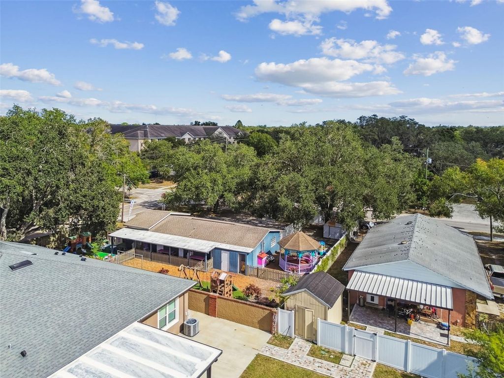 Image 68 of property listing at 9912 N MYRTLE STREET, Tampa, FL 33617