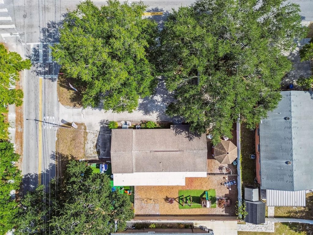 Image 72 of property listing at 9912 N MYRTLE STREET, Tampa, FL 33617