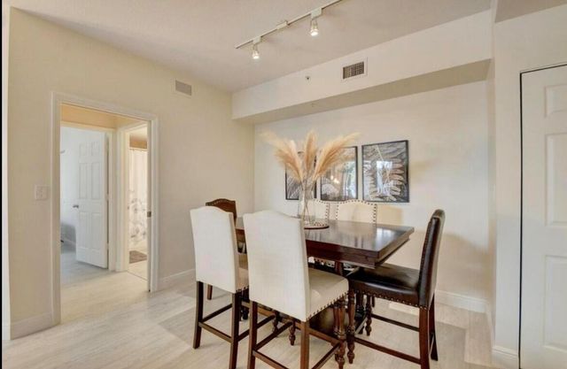 802 W Windward Way 216, Lantana, FL 33462