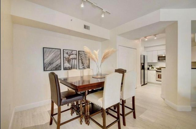 802 W Windward Way 216, Lantana, FL 33462