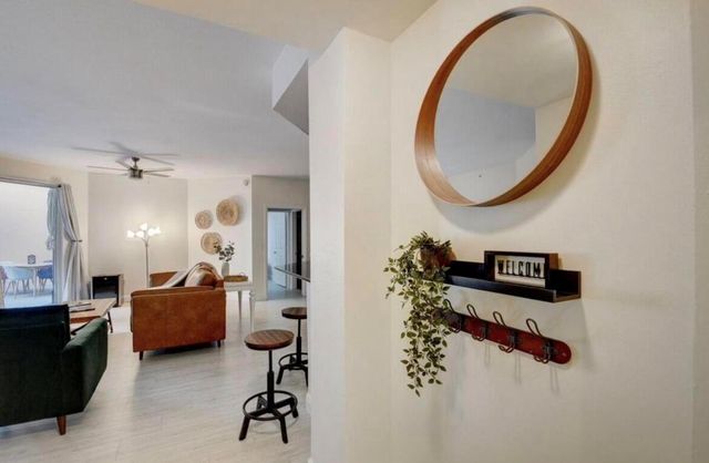 802 W Windward Way 216, Lantana, FL 33462