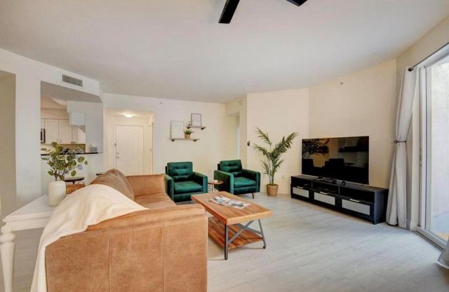 802 W Windward Way 216, Lantana, FL 33462