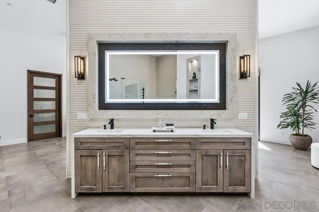 1240 Berryman Canyon, Encinitas, CA 92024