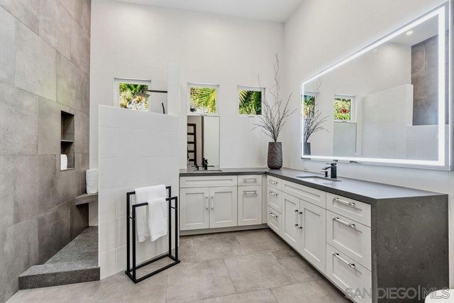 1240 Berryman Canyon, Encinitas, CA 92024