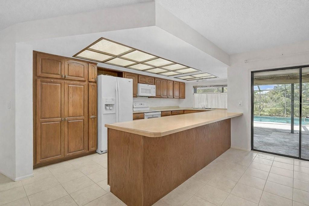 Image 16 of property listing at 3842 TORREY PINES WAY, Sarasota, FL 34238