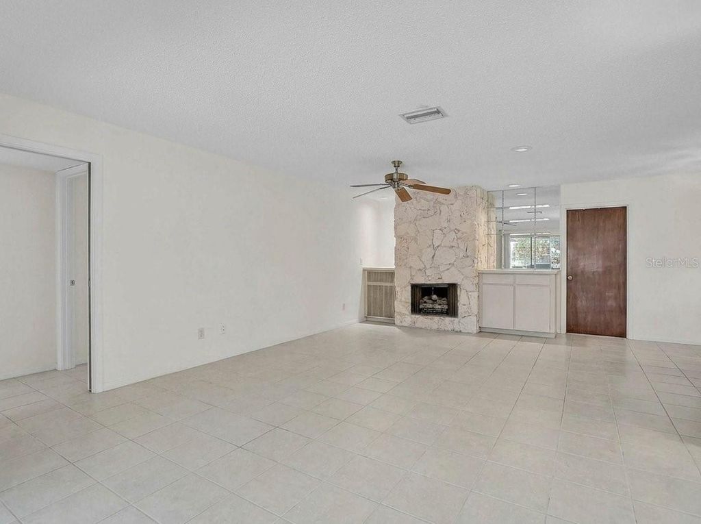 Image 23 of property listing at 3842 TORREY PINES WAY, Sarasota, FL 34238