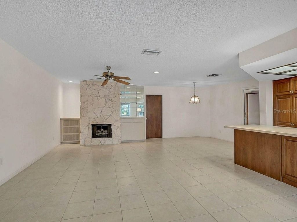 Image 25 of property listing at 3842 TORREY PINES WAY, Sarasota, FL 34238