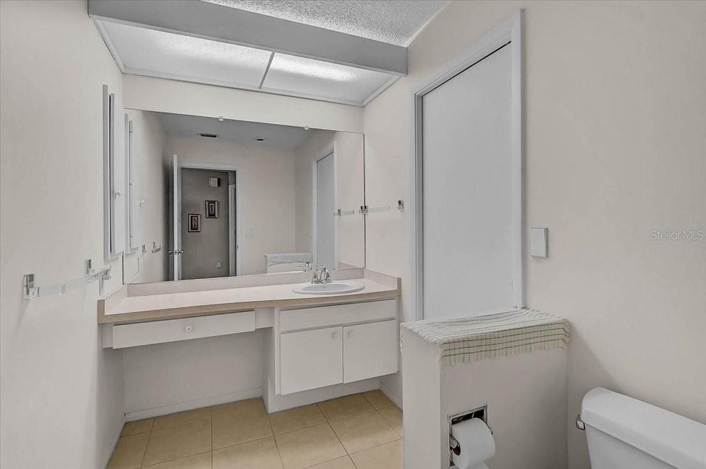 Image 32 of property listing at 3842 TORREY PINES WAY, Sarasota, FL 34238