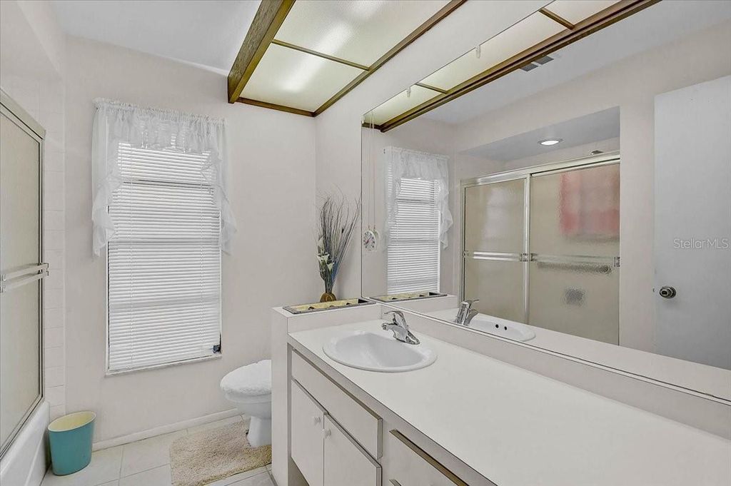 Image 36 of property listing at 3842 TORREY PINES WAY, Sarasota, FL 34238