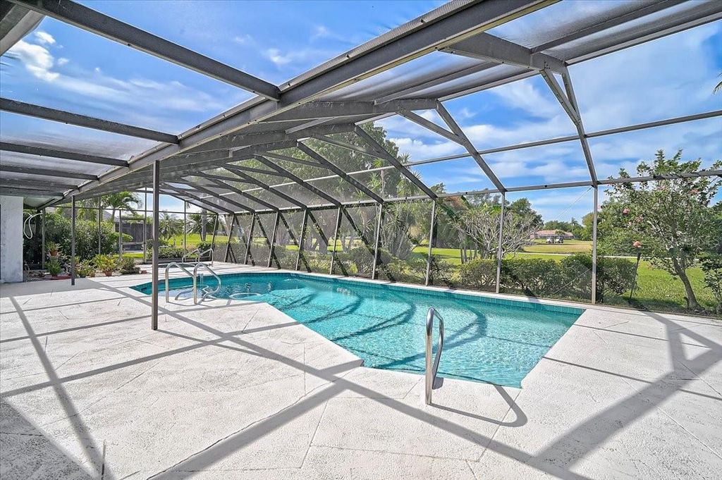 Image 5 of property listing at 3842 TORREY PINES WAY, Sarasota, FL 34238