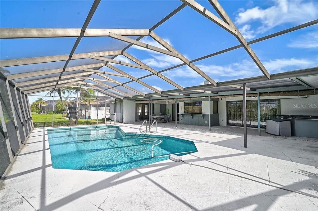 Image 45 of property listing at 3842 TORREY PINES WAY, Sarasota, FL 34238