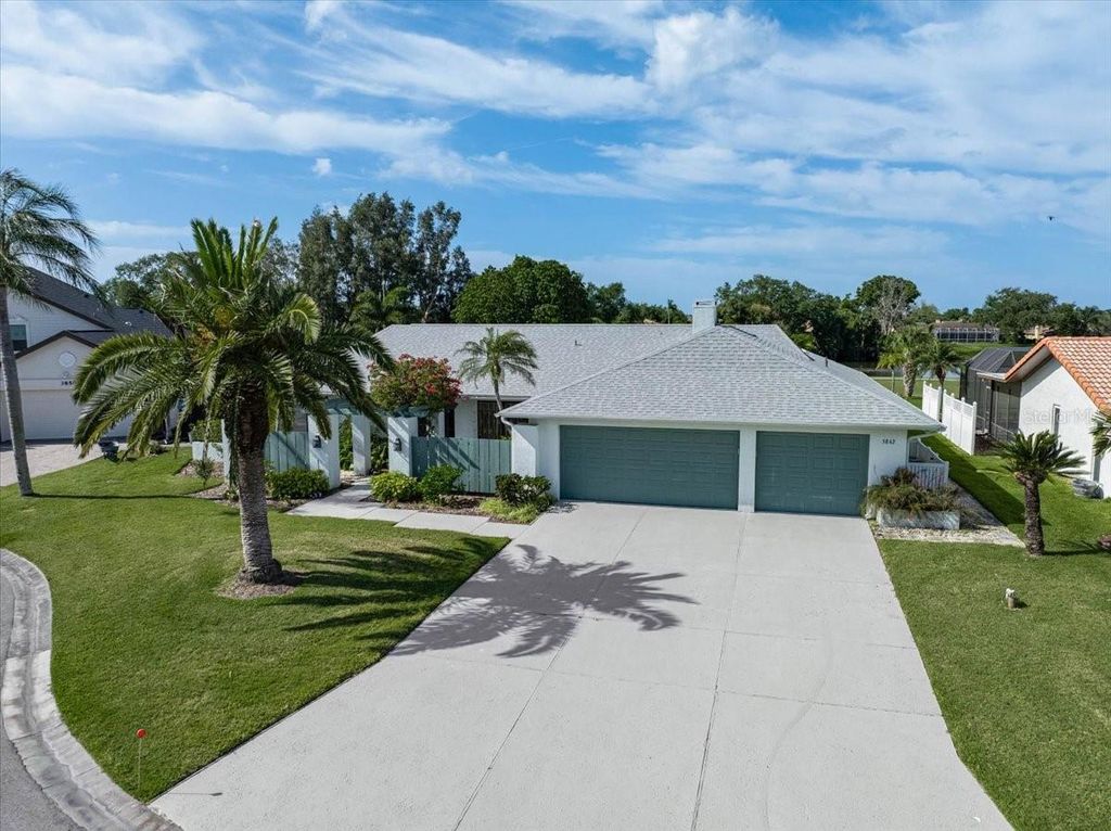 Image 49 of property listing at 3842 TORREY PINES WAY, Sarasota, FL 34238