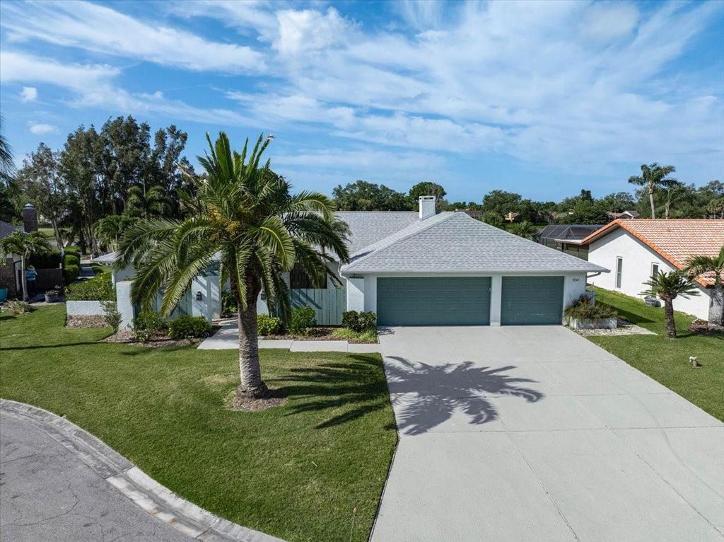 Image 50 of property listing at 3842 TORREY PINES WAY, Sarasota, FL 34238