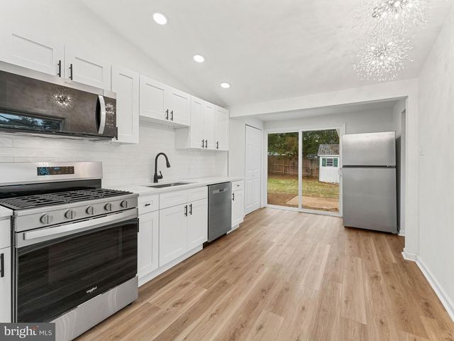 46 INDIAN QUEEN LN, Maple Shade, NJ 08052