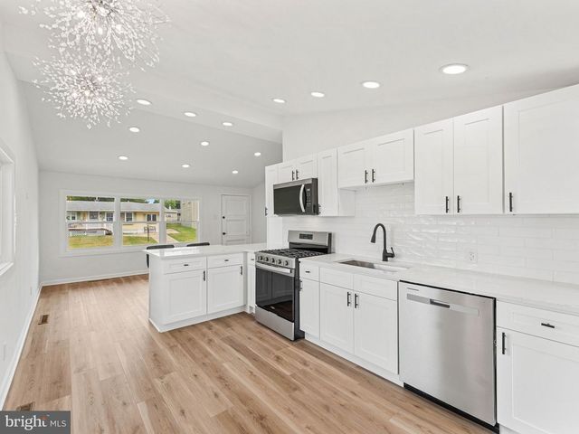 46 INDIAN QUEEN LN, Maple Shade, NJ 08052