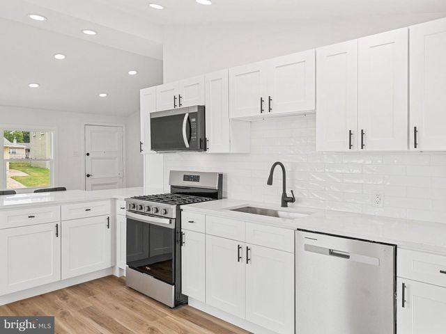 46 INDIAN QUEEN LN, Maple Shade, NJ 08052