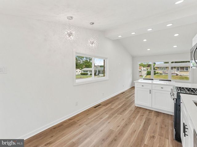 46 INDIAN QUEEN LN, Maple Shade, NJ 08052