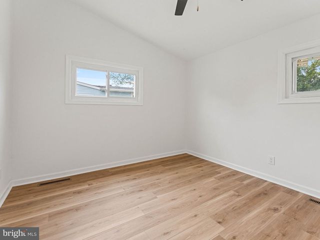 46 INDIAN QUEEN LN, Maple Shade, NJ 08052