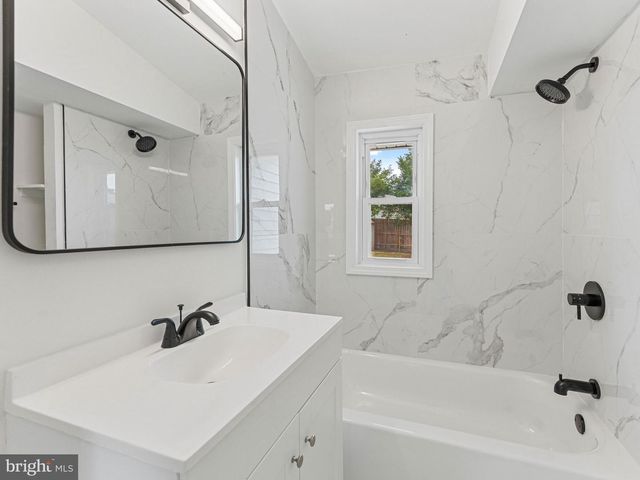 46 INDIAN QUEEN LN, Maple Shade, NJ 08052