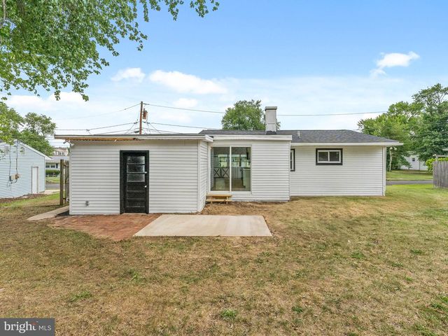 46 INDIAN QUEEN LN, Maple Shade, NJ 08052
