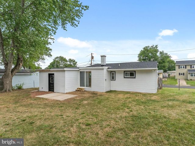 46 INDIAN QUEEN LN, Maple Shade, NJ 08052