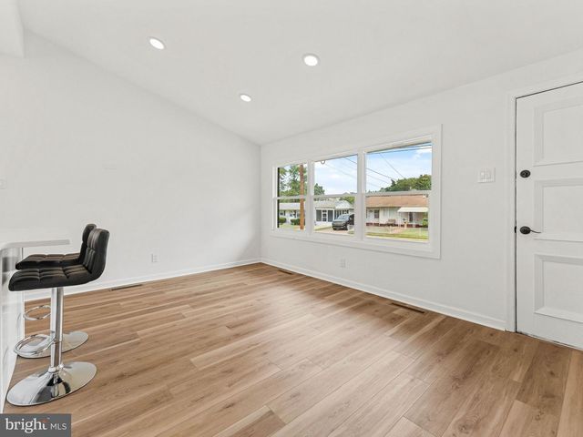 46 INDIAN QUEEN LN, Maple Shade, NJ 08052
