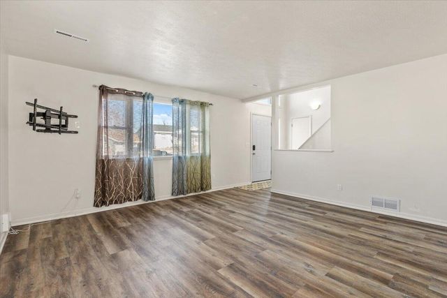 27 KIMBERLY Drive, Council Bluffs, IA 51503