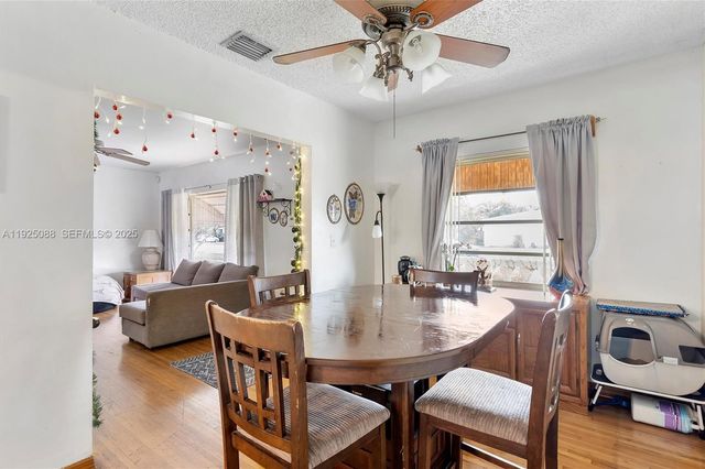 355 W 54th St, Hialeah, FL 33012