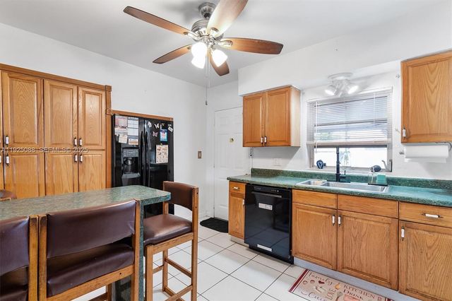 355 W 54th St, Hialeah, FL 33012